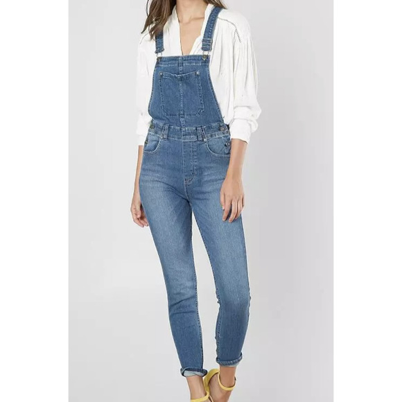 NWT Free People Skinny Denim Overalls in the color Dawn Size 26 - Picture 3 of 3